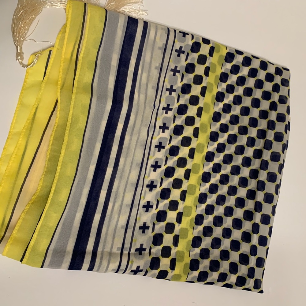 Beautiful Scarf - Picture 4 of 4
